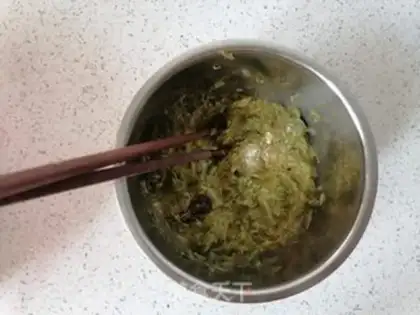 Make Egg frying fragrance step 1