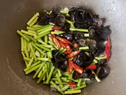 Make ♪ Little peppers of garlic and wood ♪ step 3
