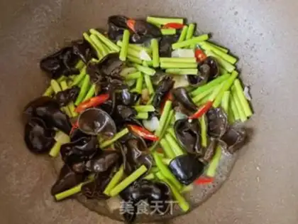 Make ♪ Little peppers of garlic and wood ♪ step 4