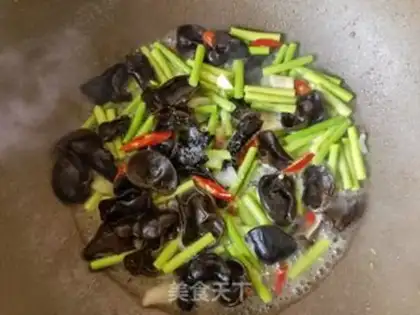 Make ♪ Little peppers of garlic and wood ♪ step 5