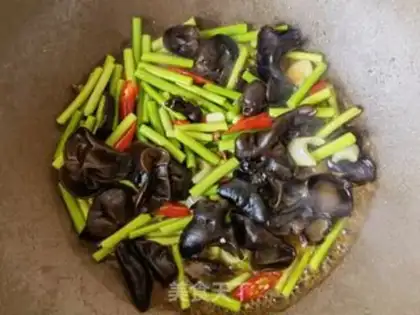 Make ♪ Little peppers of garlic and wood ♪ step 6
