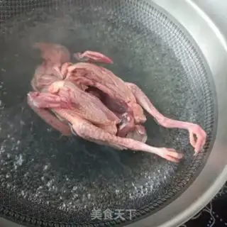 Make Five fingers, a peach, mushroom pigeon soup step 0