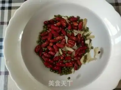Make Porridge of green beans step 0