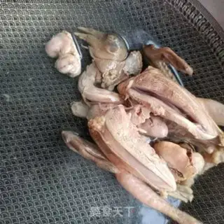 Make Five fingers, a peach, mushroom pigeon soup step 1