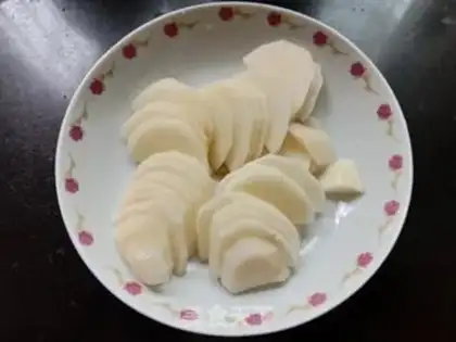 Make Pepper potato fried sausage step 1