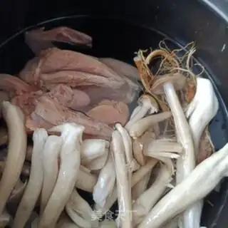 Make Five fingers, a peach, mushroom pigeon soup step 5