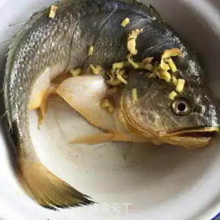 Make Snow cuisine and yellowfish step 1