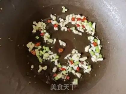 Make Little pepper garlic and cabbage step 4