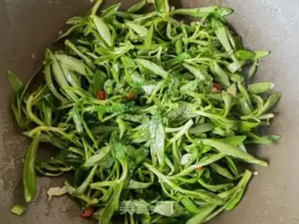 Make Little pepper garlic and cabbage step 7