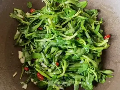Make Little pepper garlic and cabbage step 8