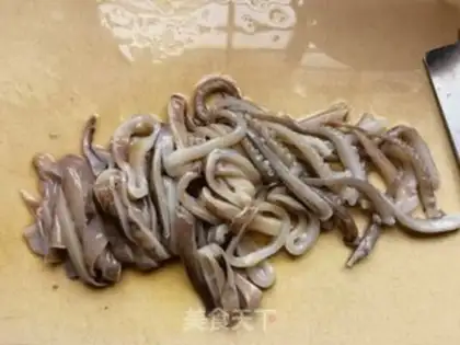 Make Spicy squid step 1