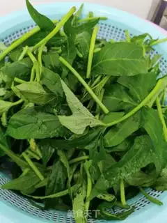 Make Creamed and red potato leaves step 0