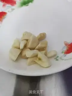 Make Creamed and red potato leaves step 1