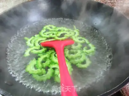 Make Shrimp skin and bitter melon step 3