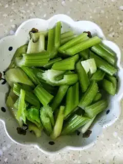 Make Celery apple juice step 1