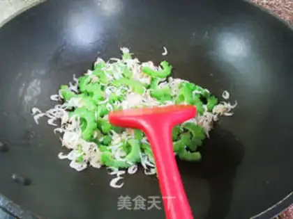 Make Shrimp skin and bitter melon step 4