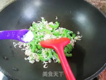 Make Shrimp skin and bitter melon step 5