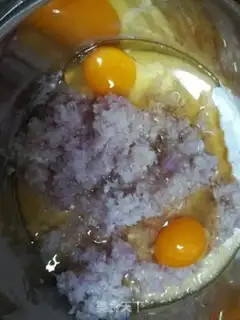 Make Soda onions, spicy step 1
