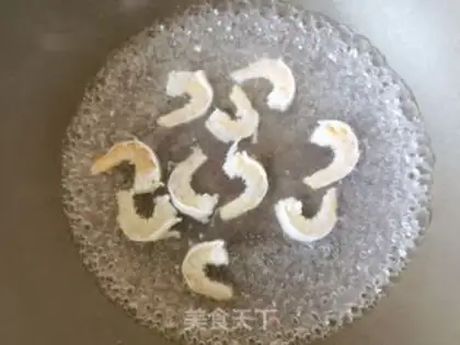 Make Shrimp-mute-mute-poo-ball fan soup step 1