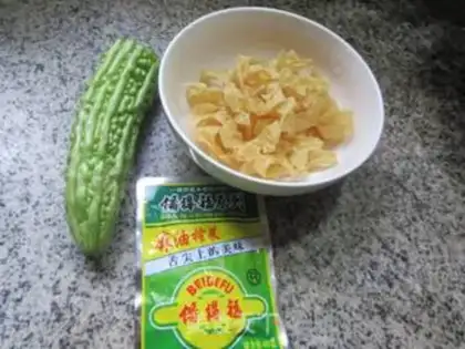Make Squeeze the tofu and make the bitter melon step 0