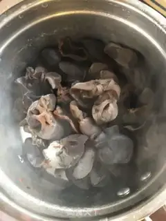 Make Scrambled meat in the moth step 1