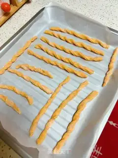 Make Tomato egg sticks step 3
