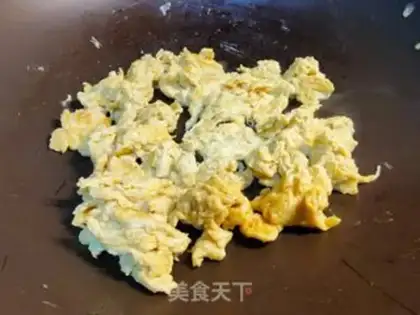 Make Lily fried eggs step 4