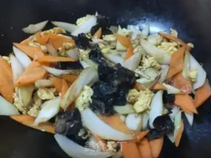 Make Onion wooded eggs step 9