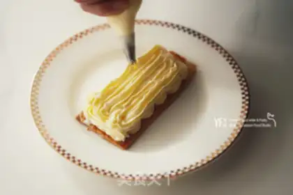 Make Caramel banana Napoleon step 4