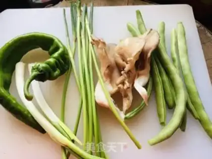 Make Eggs, tomatoes, vegetables step 0