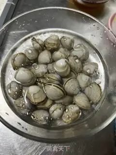 Make Roach clam soup step 1