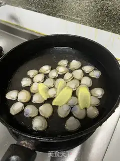 Make Roach clam soup step 2