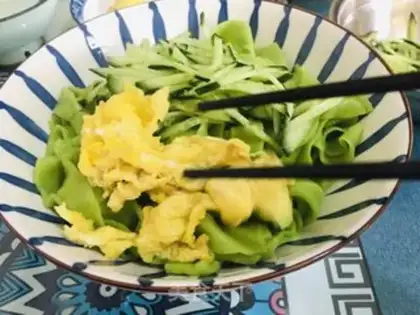 Make Garlic spinach noodles step 6
