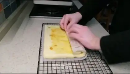 Make Chocolate-leaved fruit cake rolls step 21