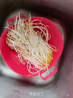 Make The green bean sprouts step 0