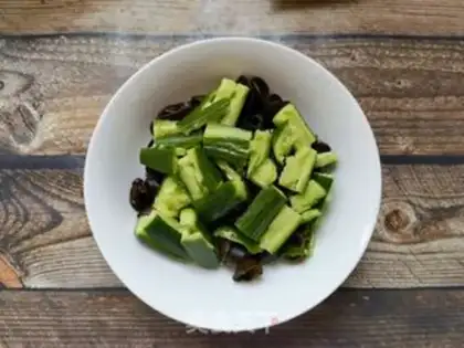 Make Dutch cucumber platters step 3