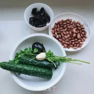 Make cucumber with pineapple eggs step 0