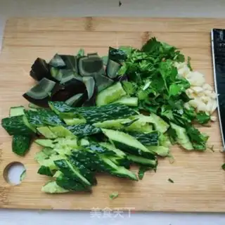 Make cucumber with pineapple eggs step 1
