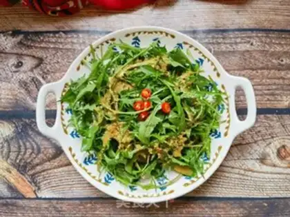 Make Sesame sauce mixed with dandelion step 7