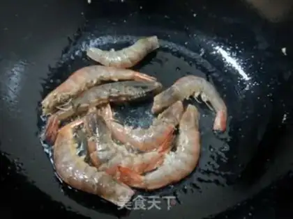 Make cucumber spicy crayfish step 2