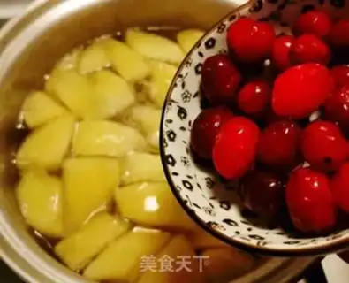 Make Cranberry apple water step 7
