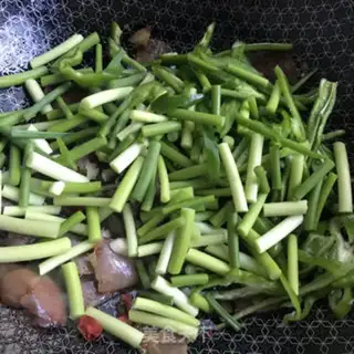 Make Pyramid garlic gravy step 4