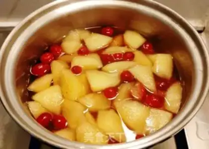 Make Cranberry apple water step 9