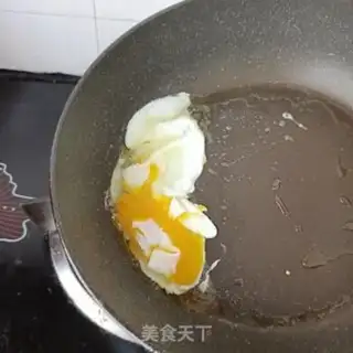 Make Three-coloured police petals fried eggs step 7