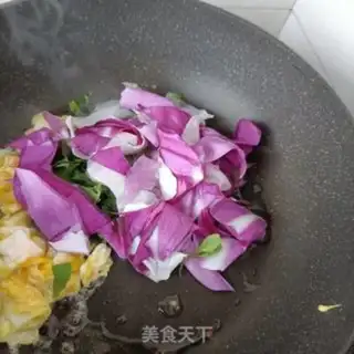 Make Three-coloured police petals fried eggs step 9