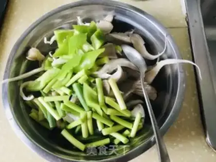 Make Mushroom garlic fried meat step 2