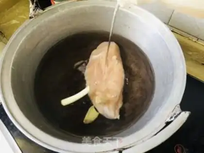 Make The little onion tore his hands off the chicken step 0