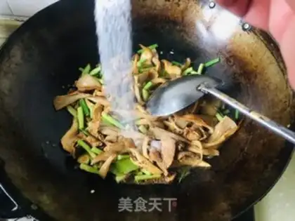 Make Mushroom garlic fried meat step 12