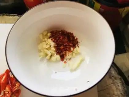 Make The little onion tore his hands off the chicken step 3