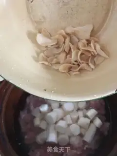 Make The lilies, meat soup step 5